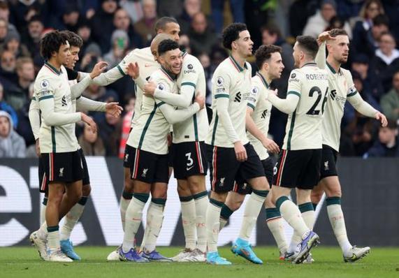  巴黎圣日耳曼主场大胜领跑积分榜  